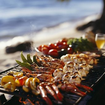 hai-san-va-thit-nuong-ngoai-troi