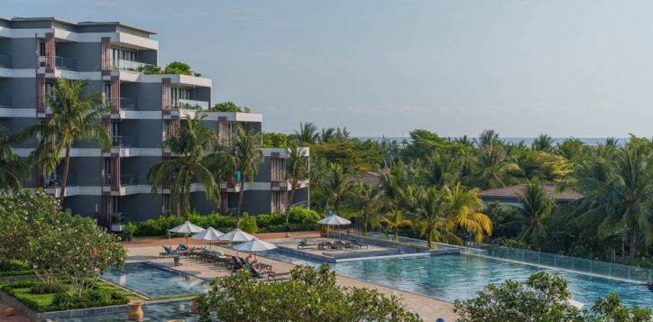 superior-double-pool-view