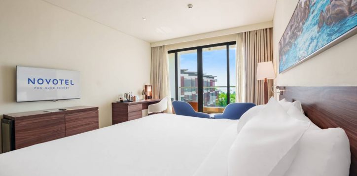 superior-double-pool-view