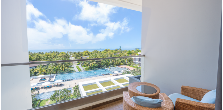 superior-double-pool-view