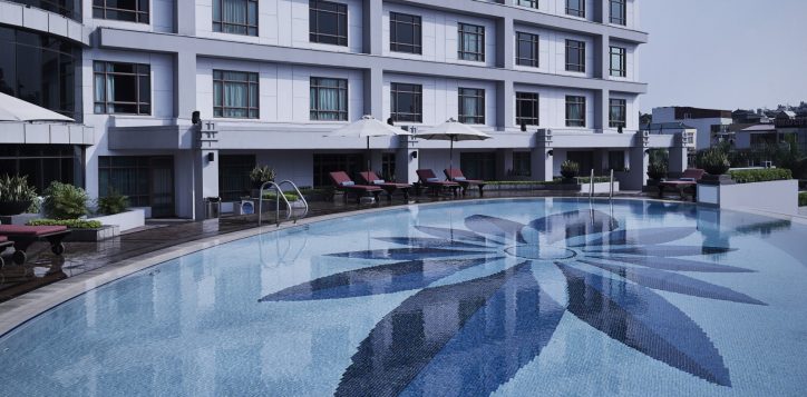 outdoor-swimming-pool-1-2