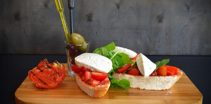 bruschetta-caprese-1-2