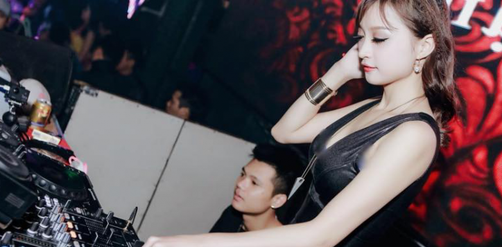 dj-trang-sarah-2