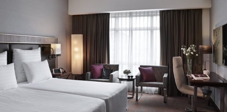 14-deluxe-room-twin-bed-2