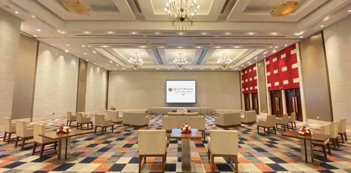hybrid-meeting_ballroom-2