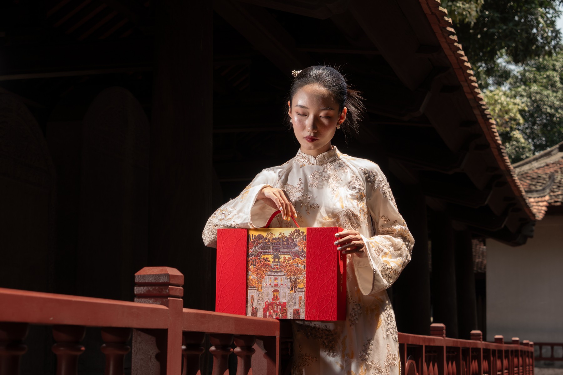 “GOLDEN SPLENDOR” MOONCAKE COLLECTION