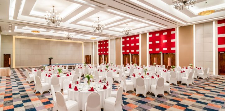 van-mieu-grand-ballroom-round-table-setup-2