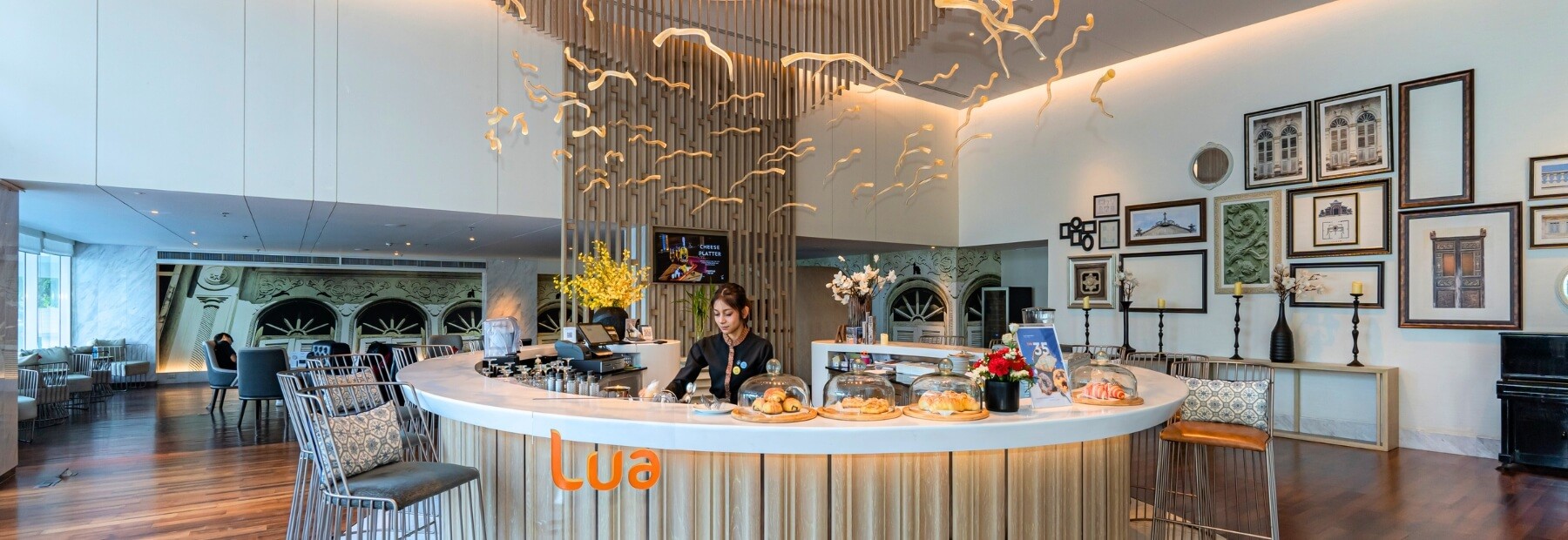 lua-lobby-bar