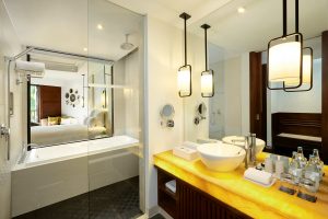 SuperiorKing-bathroom-cottage-at-pullman-danang-beach-resort