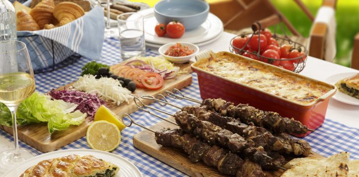 greek-family-feast