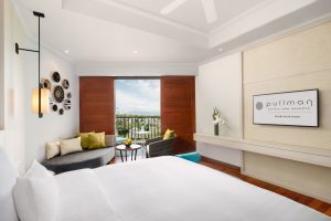 DeluxeBayView-King_Bed-and-View_Pullman-Danang-Beach-Resort_5-Star-Hotel