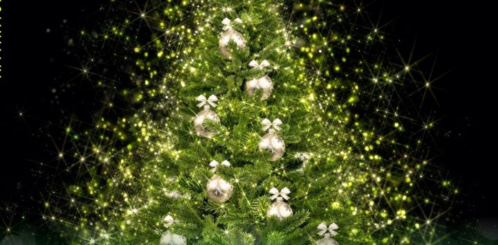 christmas-lighting-tree-at-pullman-danang-2