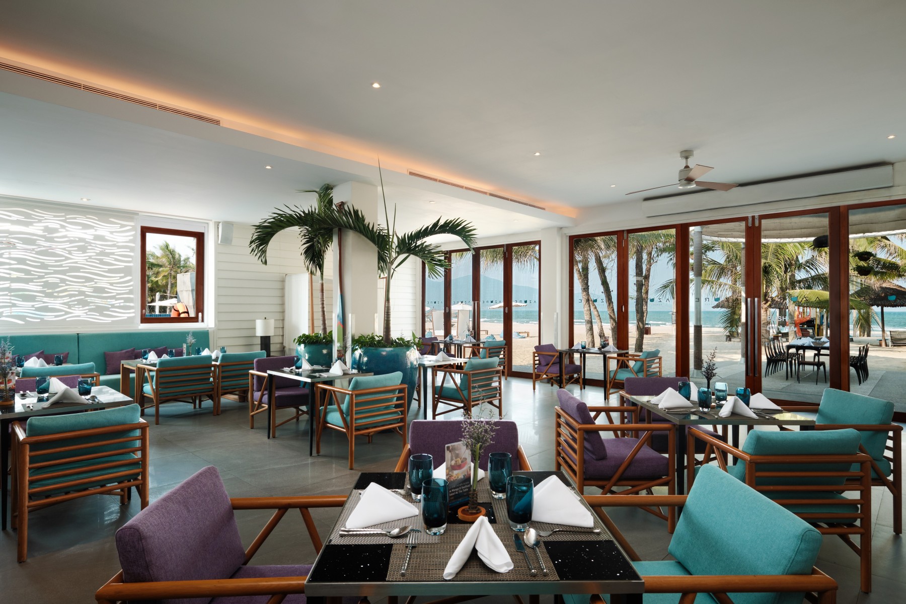 Azure-beach-lounge-at-Pullman-Danang-Beach-Resort-best-beach-front-restaurant-in-Danang-Central-Vietnam