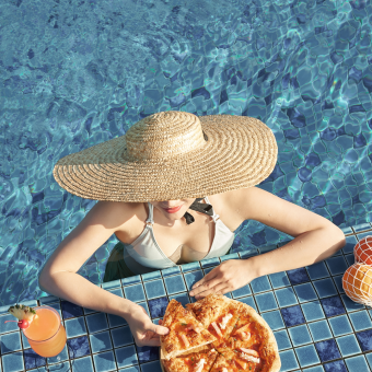 pizza-by-the-pool