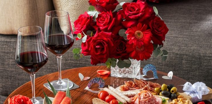 romantic-in-room-dining-experience