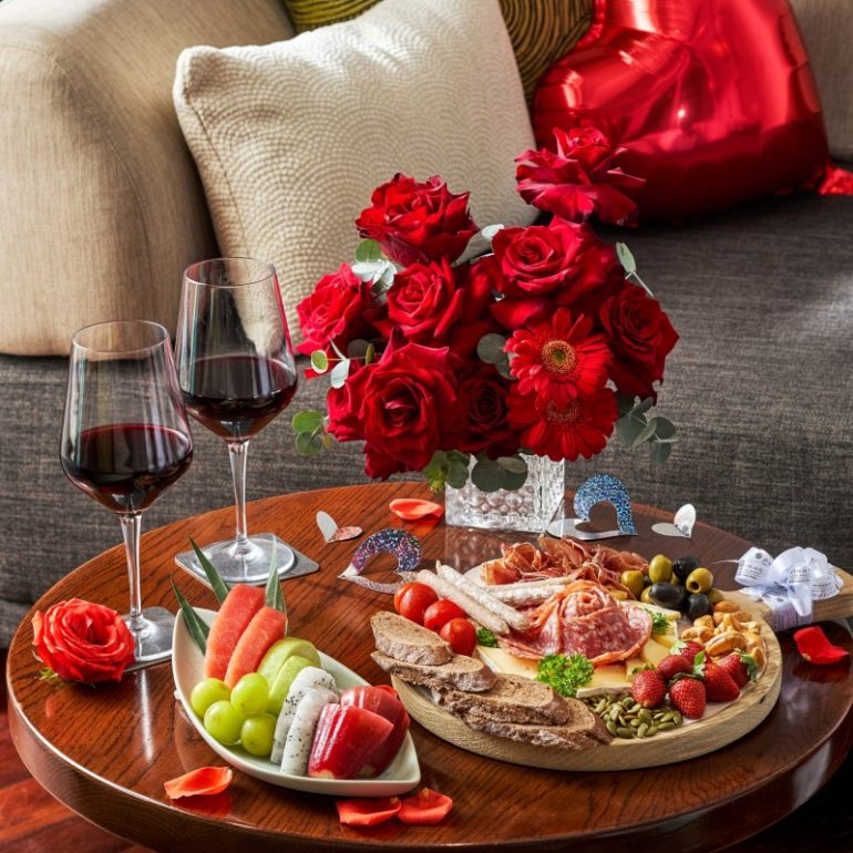 romantic-in-room-dining-experience