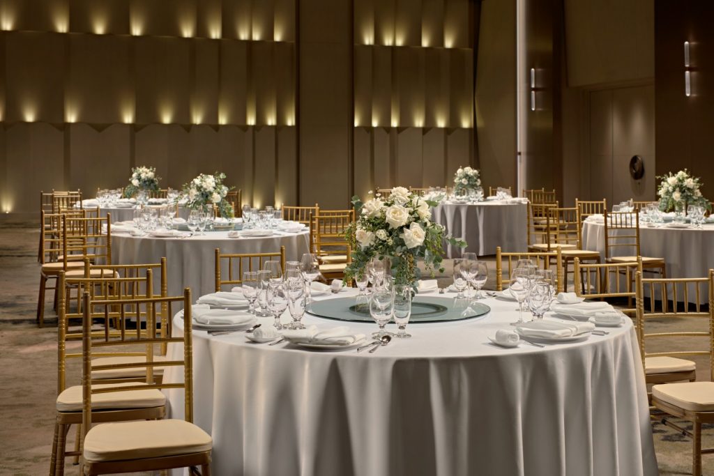 pullman-danang-beach-resort-nha-hang-tiec-cuoi-sang-trong-luxury-restaurant-wedding-venues-da-nang