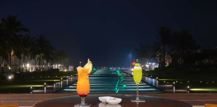 top-9-relaxing-beach-bars-in-da-nang-for-families-couples