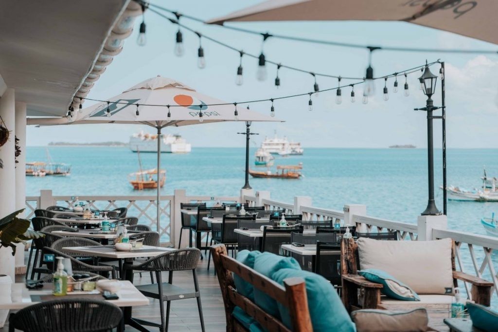 Seafood-restaurant-azure-beach-lounge