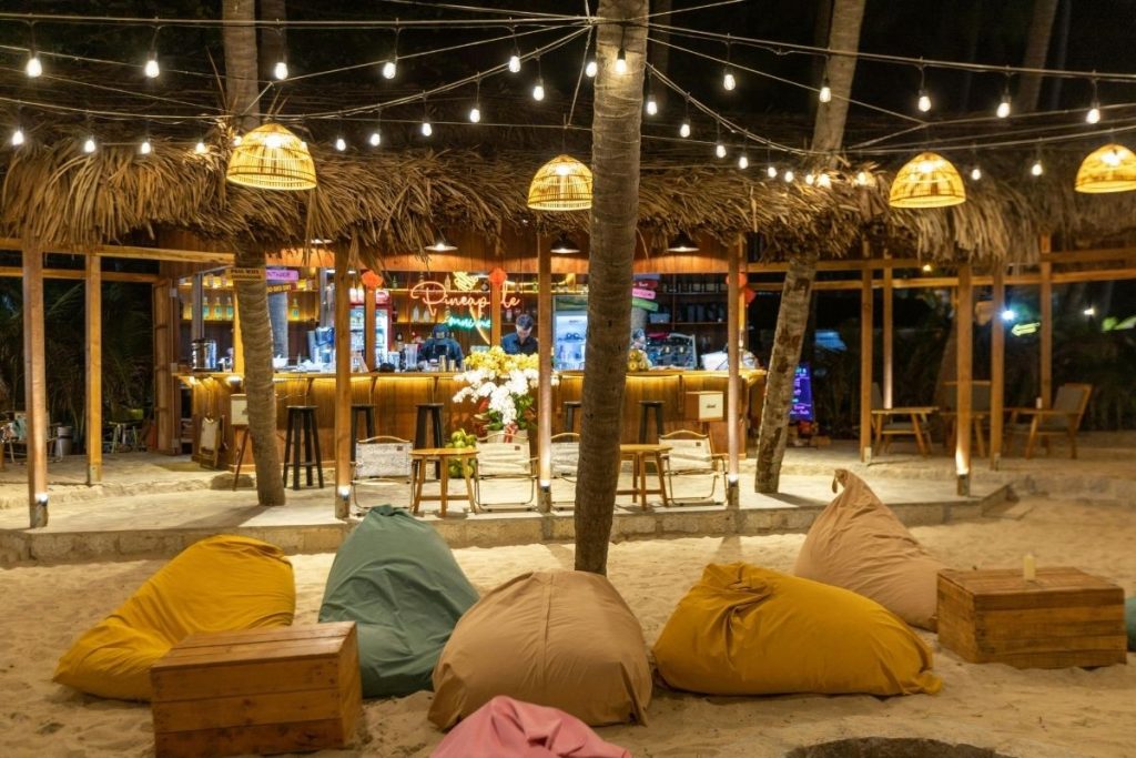 Beach Restaurants in Da Nang - Esco Beach Bar Lounge & Restaurant