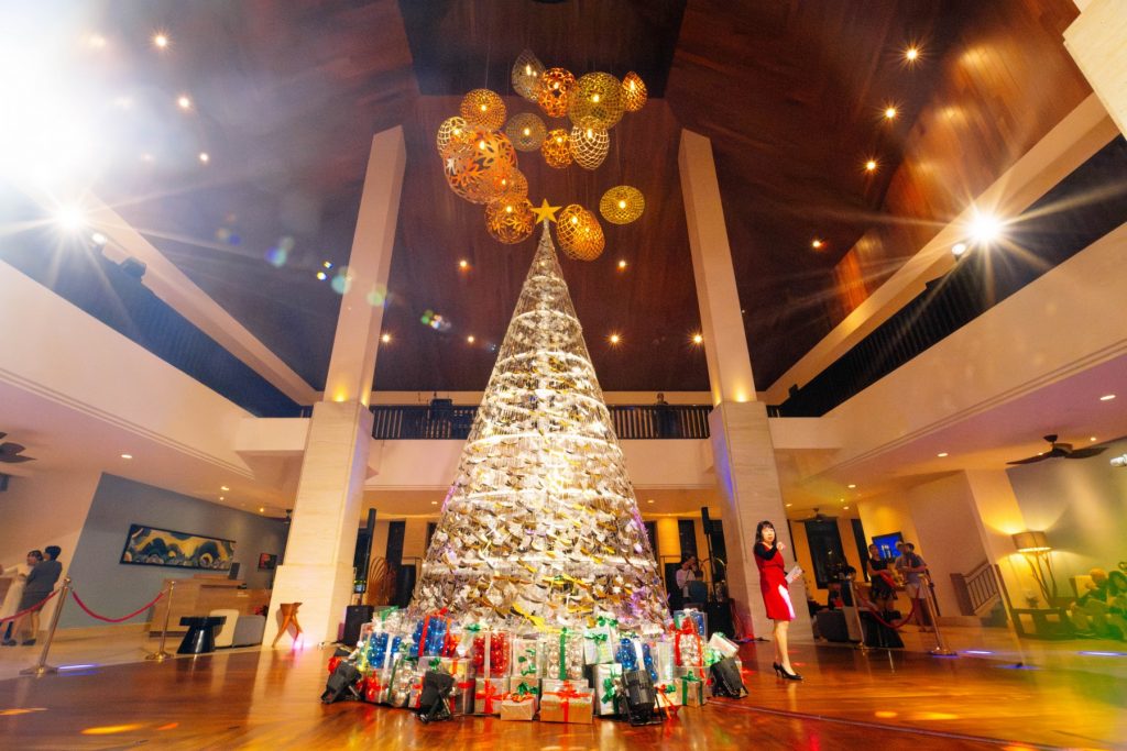 christmas tree lighting festival danang