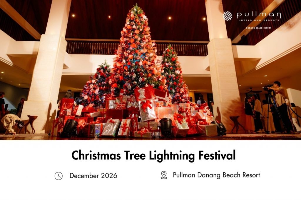 풀만 다낭 비치 리조트의 크리스마스 트리