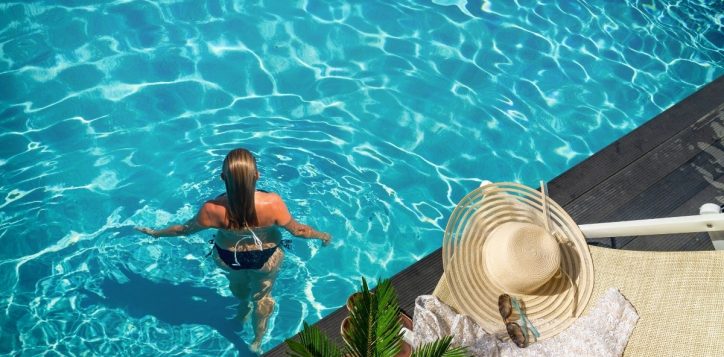 bi-quyet-chon-resort-co-ho-boi