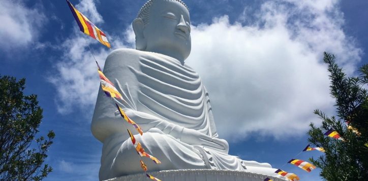 chua-linh-ung-ba-na-hill