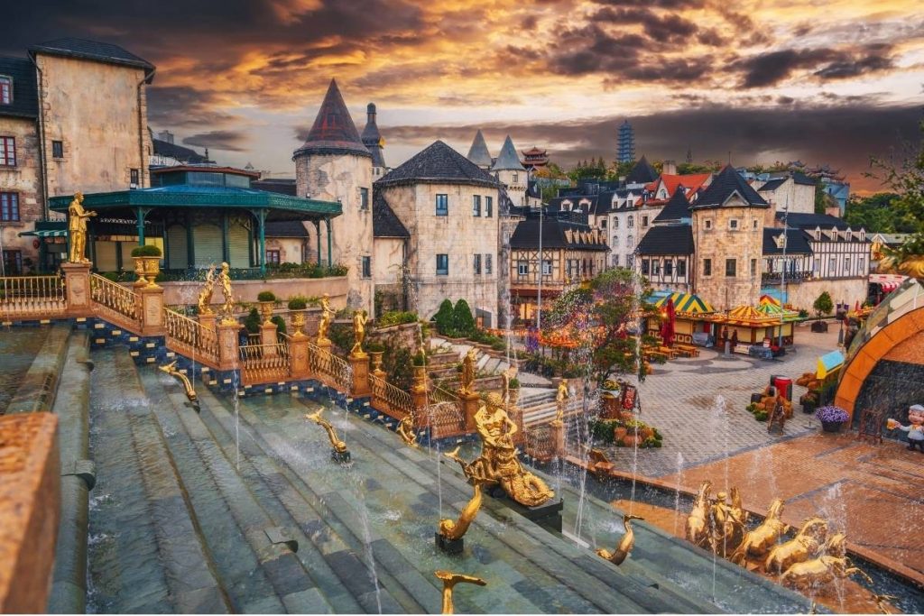 ゴシック建築が並ぶバーナーヒルズのフレンチヴィレッジ