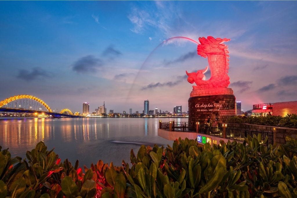 ダナン 愛の桟橋 デート