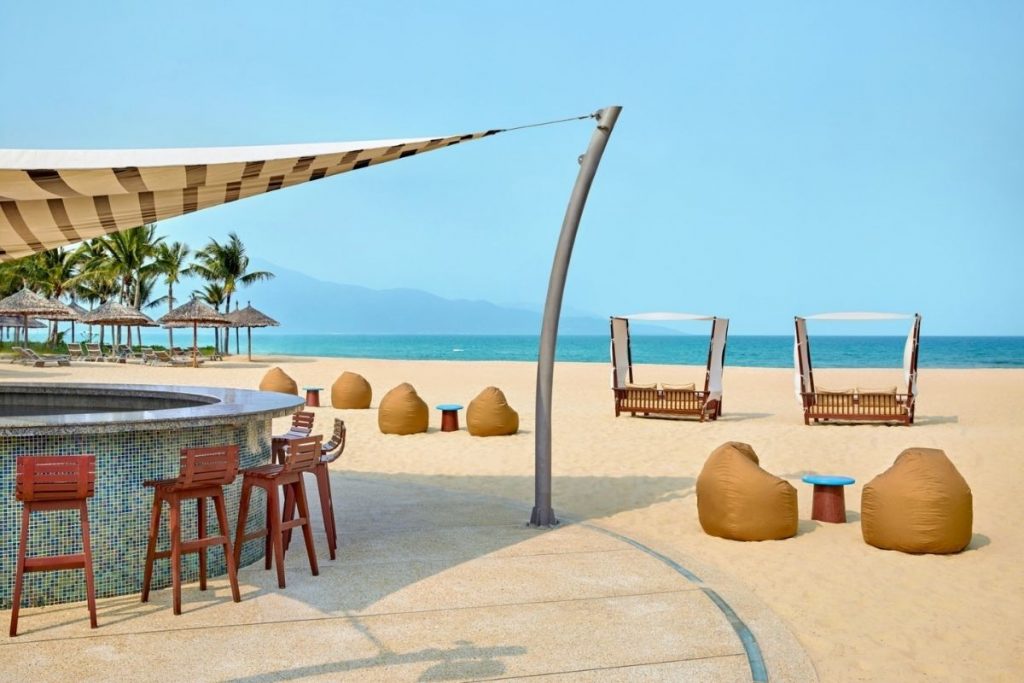 azure beach lounge in pullman danang beach resort