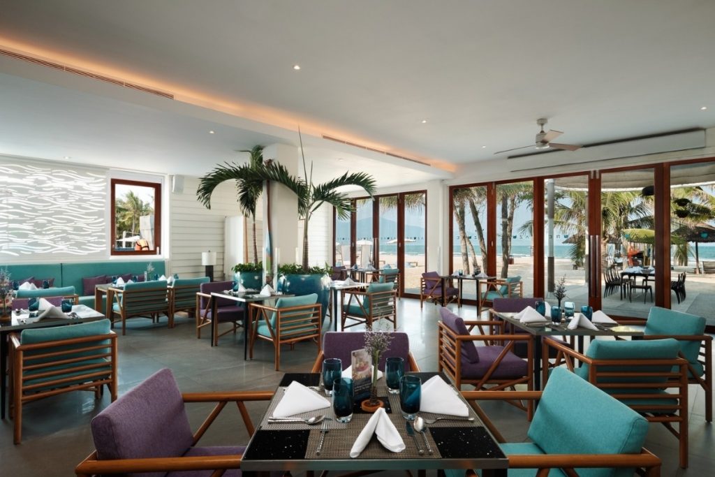 Azure Beach Lounge romantic beachfront bar in Da Nang for couples
