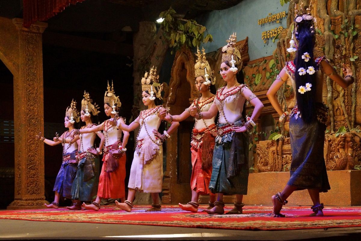 Enjoy Apsara Dance and Cham Cultural Performances
