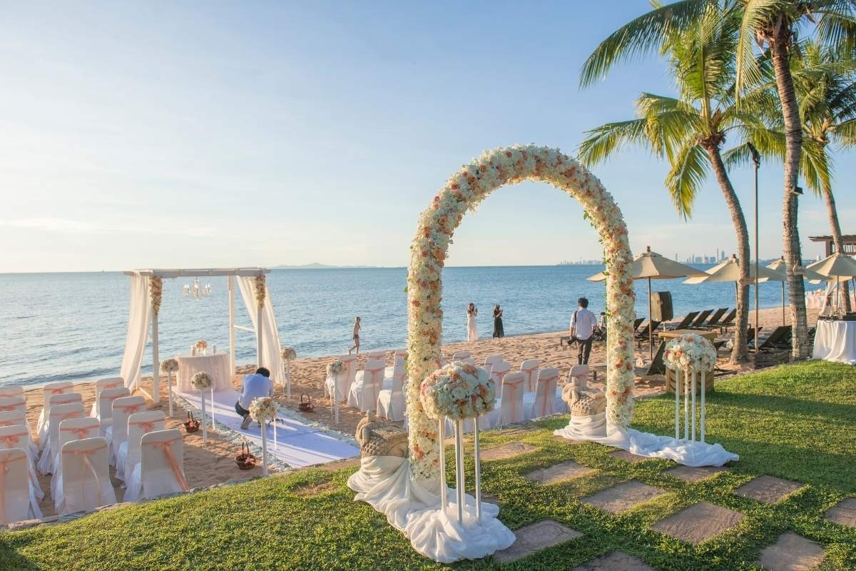 March To August Is Favorable For Outdoor Weddings In Danang
