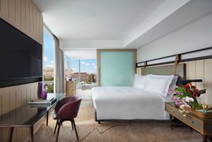 Sofitel-Sydney-Darling-Harbour-Hotel-Luxury-Corner-Room-King-Bed