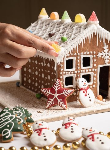 gingerbread-house-making