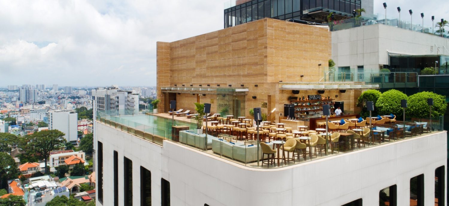 Dao tạo khách sạn đẳng cấp nhất tại Saigon với trường học khách sạn quốc tế và spa. Tăng tầm nhìn với không gian thư giãn tuyệt vời ở Rooftop bar Saigon. Xem hình ảnh để có được trải nghiệm trọn vẹn hơn.