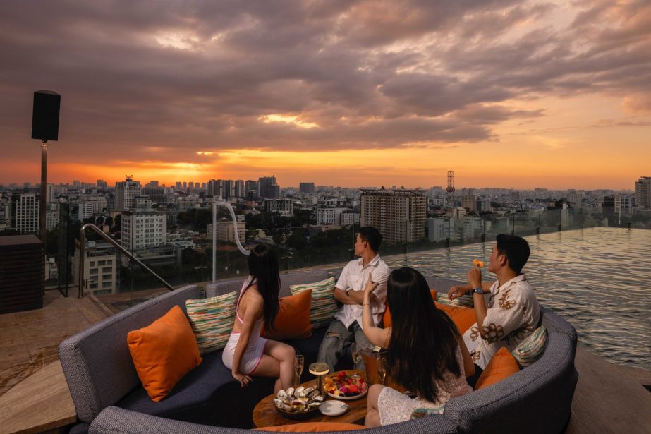 social-club-rooftop-bar