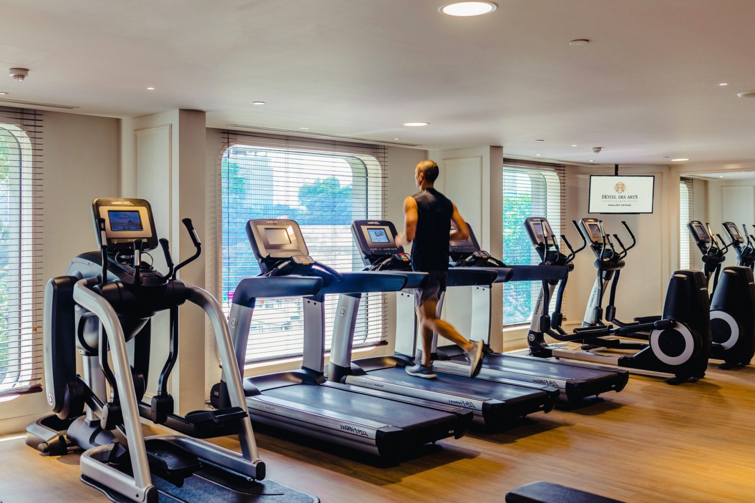 Fitness dyaco hotel DYACO トレッドミル ルームランナー 業務用 ジム向け 200V 電動傾斜 最高速度20km h CT900 マラソン ランニング SPIRIT Fitness アイフィットネスショップ - 通販 - Yahoo ショッピング