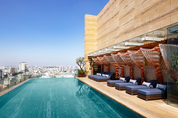 tiec-ho-boi-tai-social-club-rooftop-bar