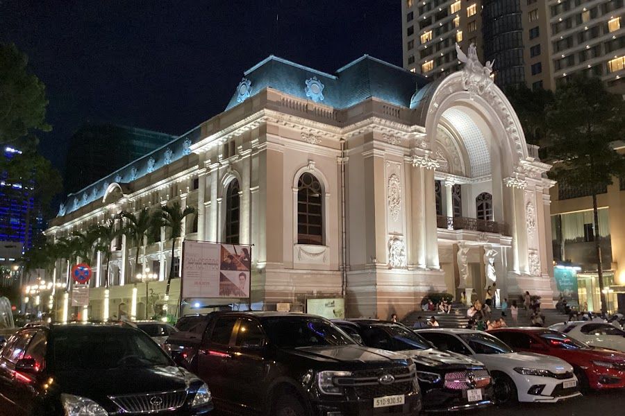 how to get saigon opera house