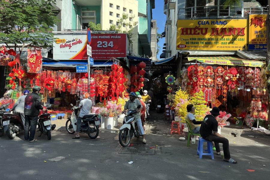 hai thuong lan ong street chinatown saigon