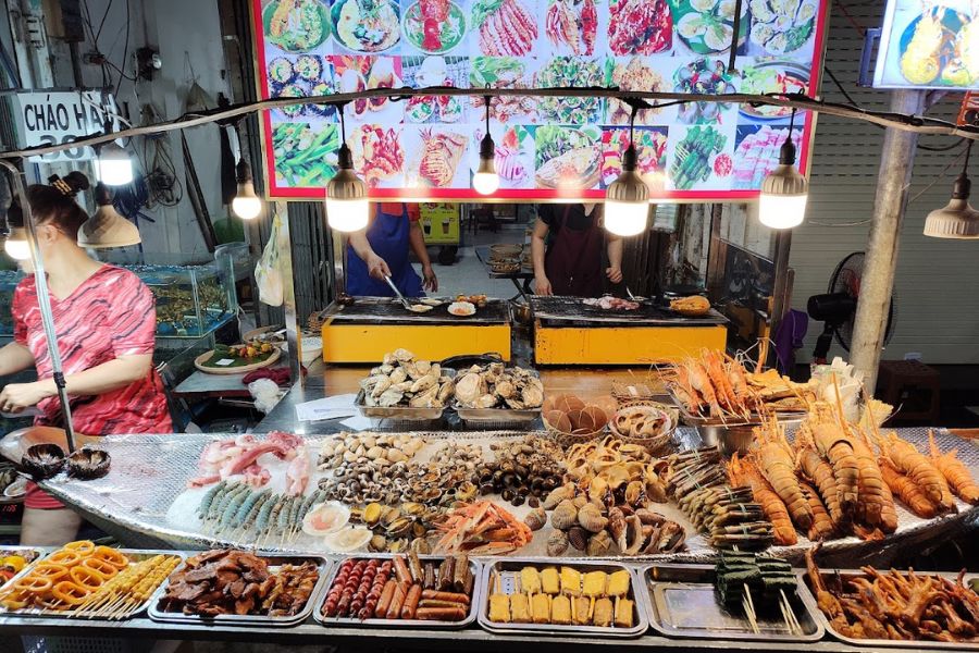 local dishes in ho thi ky flower market