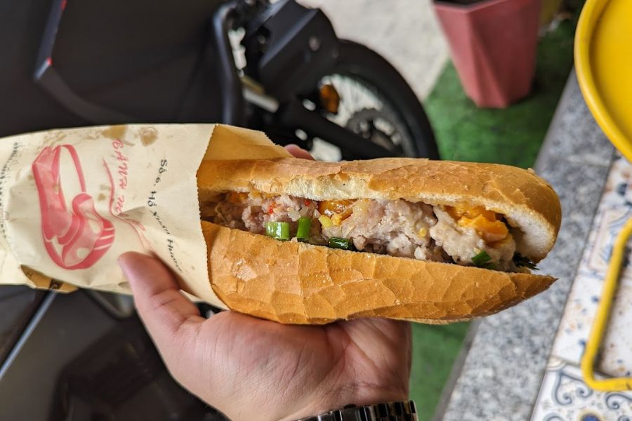 banh mi co lanh saigon