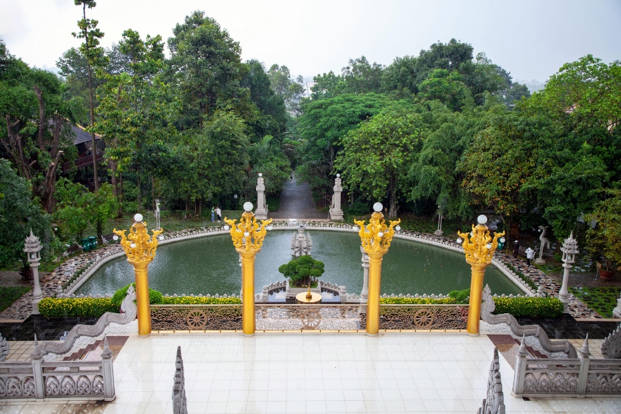 best time to visit buu long pagoda