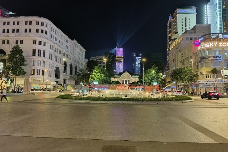 nguyen hue street day and night