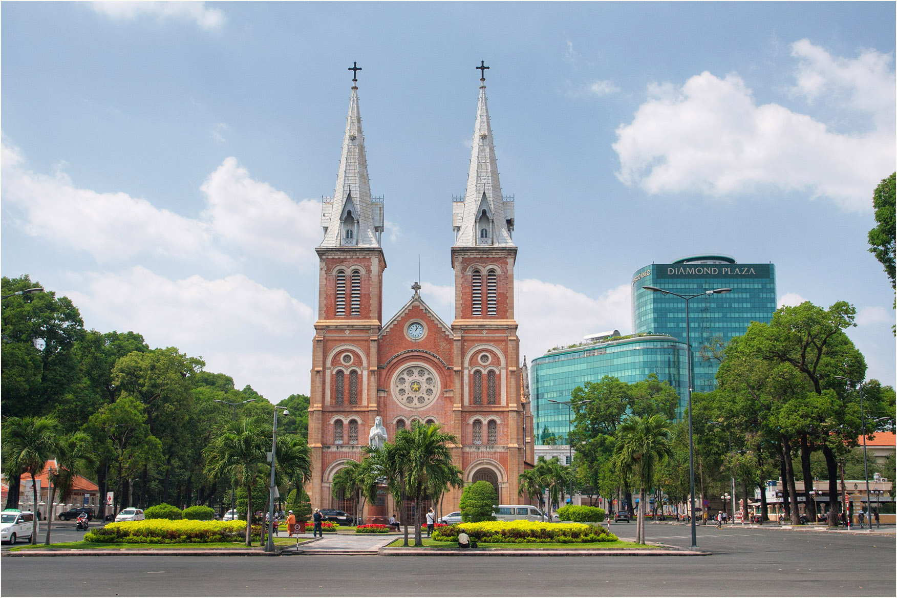 saigon-notre-dame-basilica-history-and-visitors-guide