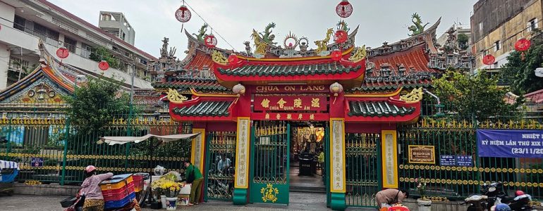 quan-am-pagoda-a-spiritual-retreat-in-ho-chi-minh-city