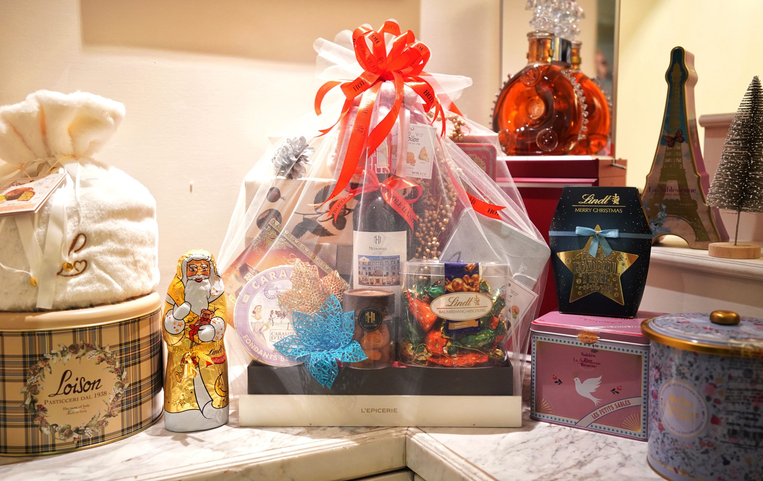 2025-festive-season-luminescent-dreamscape