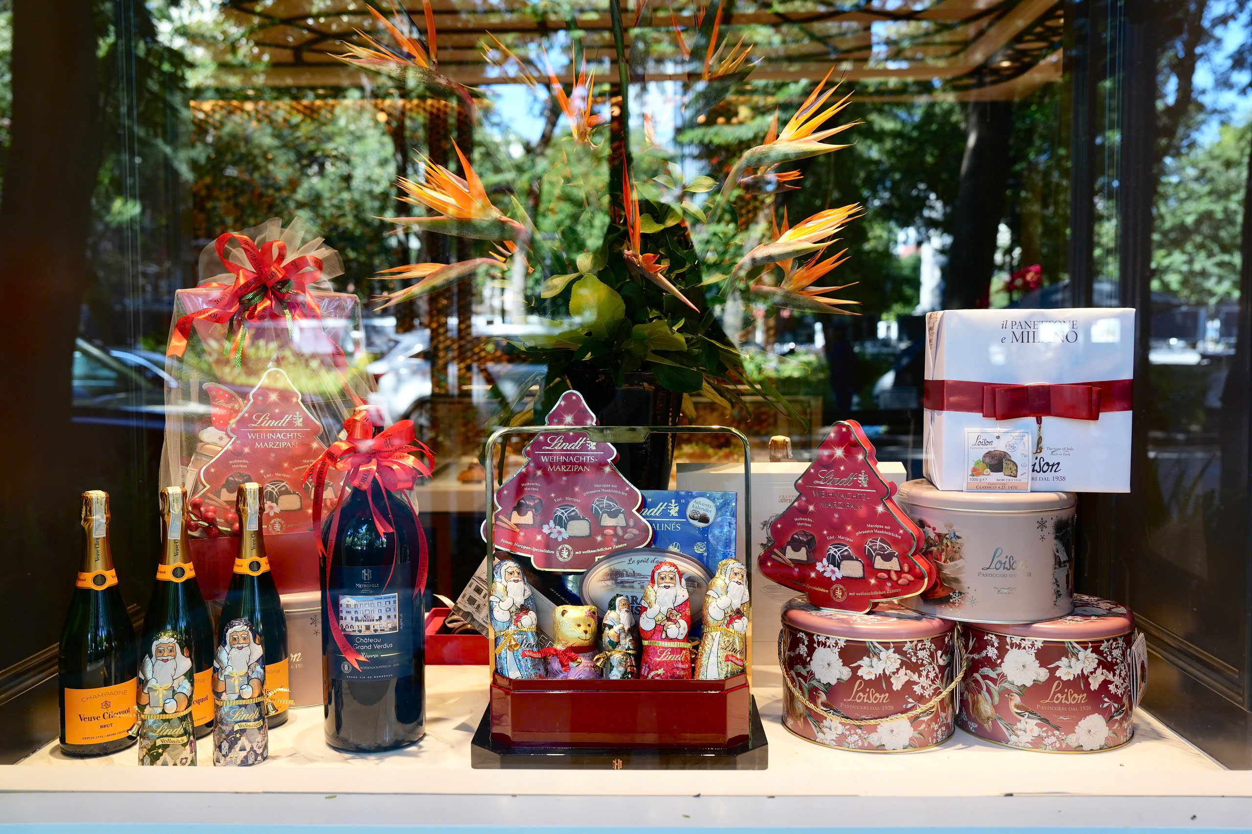 hoi-cho-giang-sinh-metropole-2025